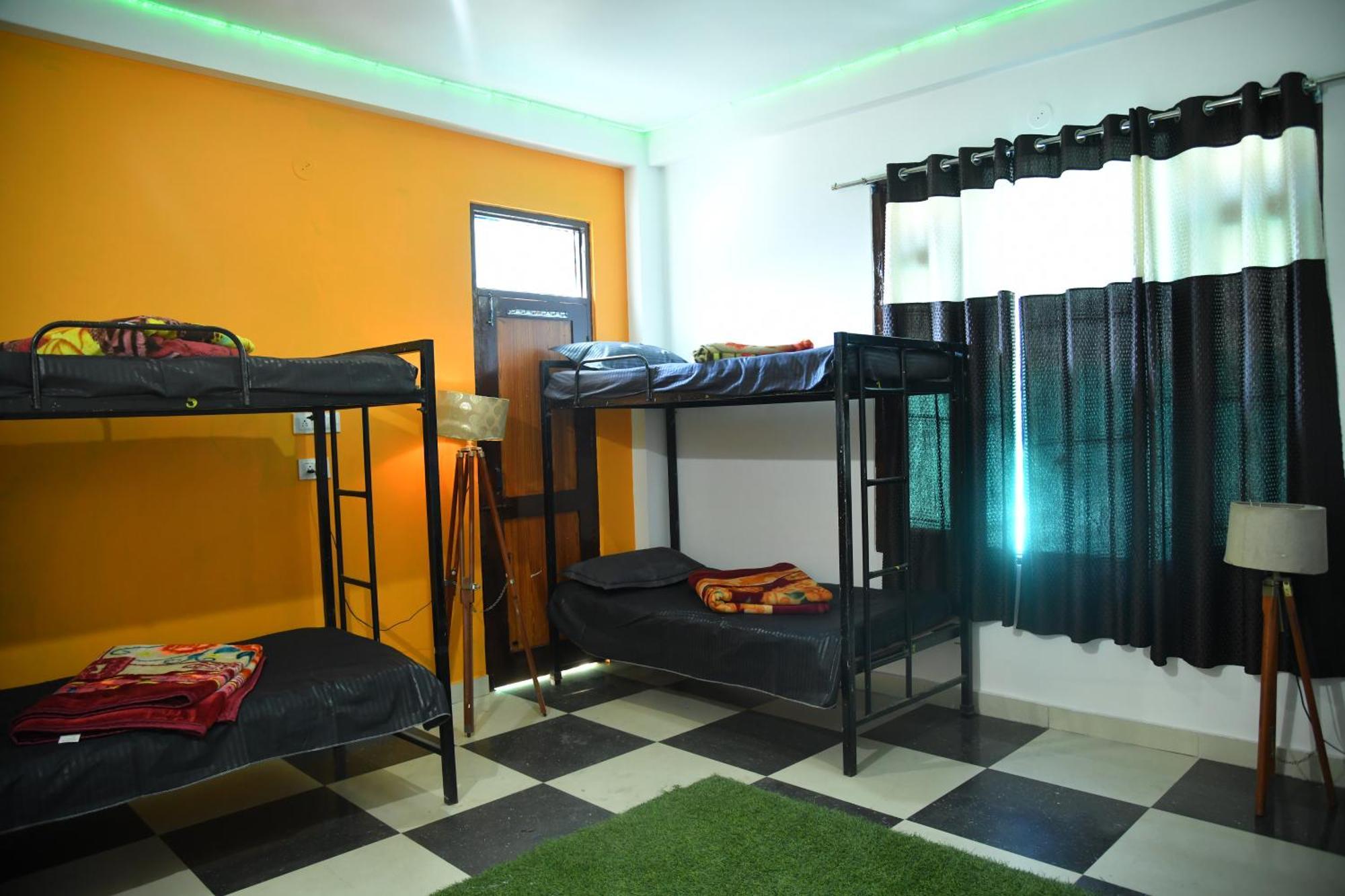 Himtrek Stays, Kasol Luaran gambar