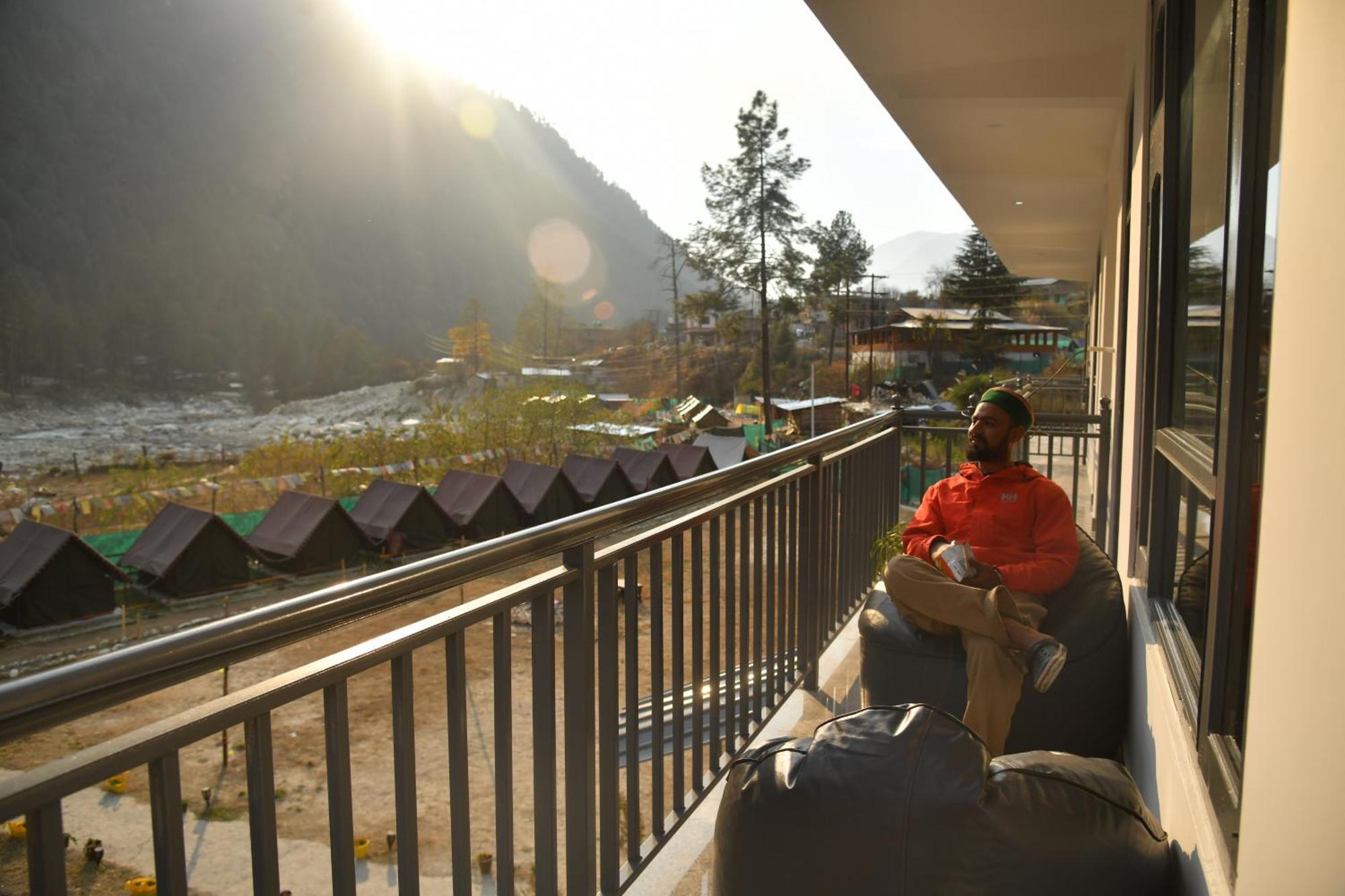 Himtrek Stays, Kasol Luaran gambar