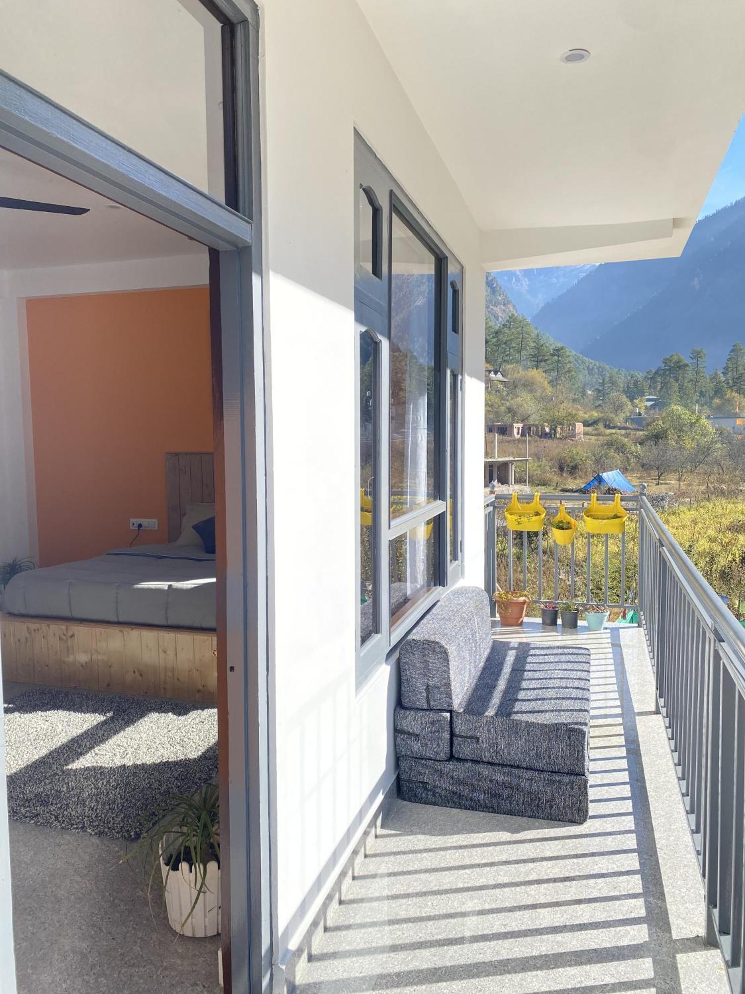 Himtrek Stays, Kasol Luaran gambar