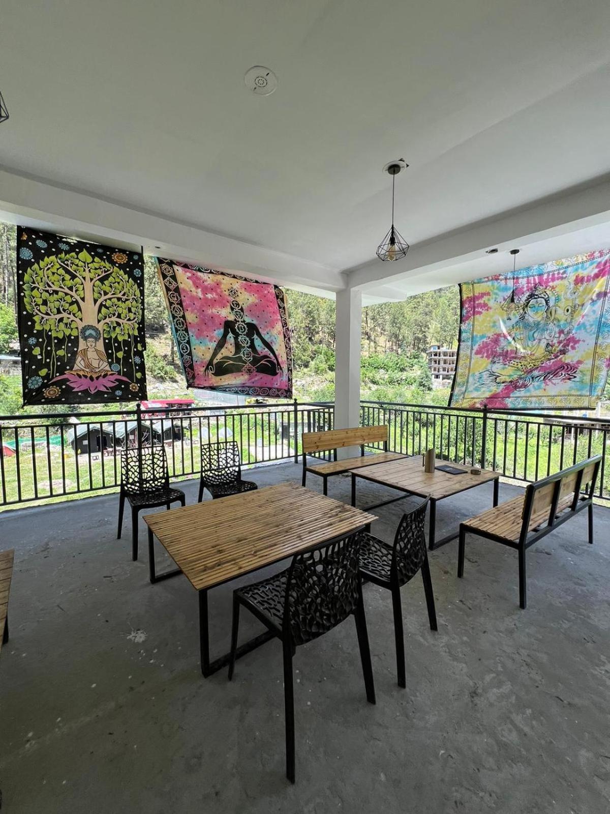 Himtrek Stays, Kasol Luaran gambar
