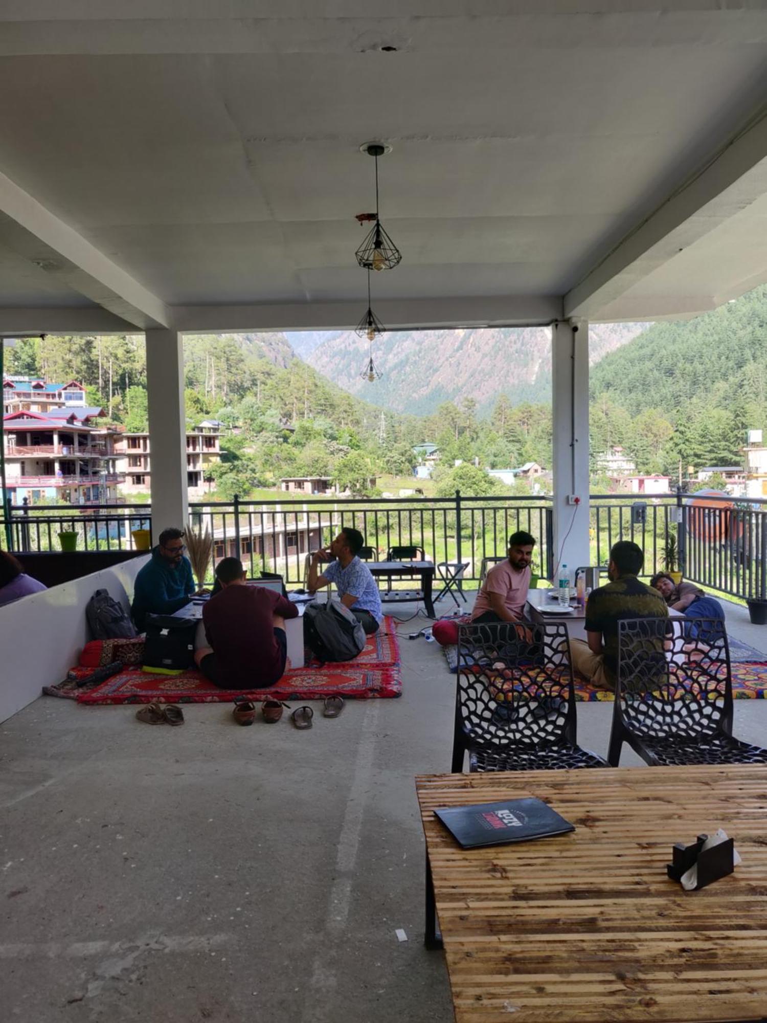 Himtrek Stays, Kasol Luaran gambar
