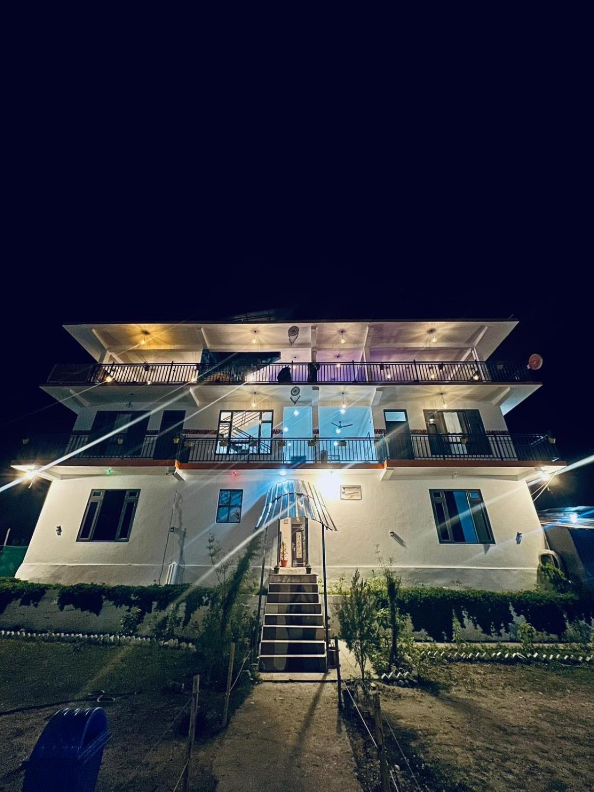 Himtrek Stays, Kasol Luaran gambar