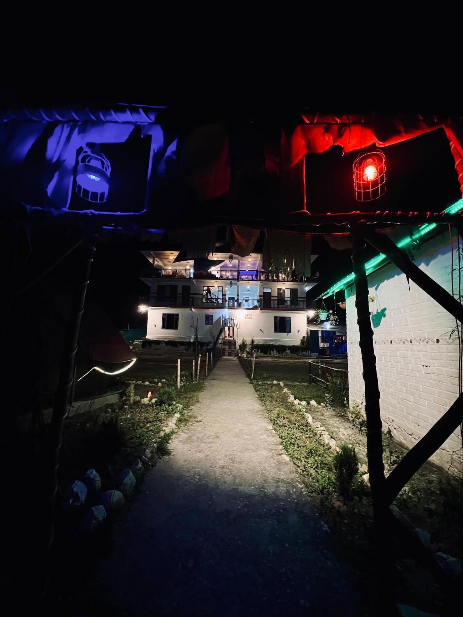 Himtrek Stays, Kasol Luaran gambar