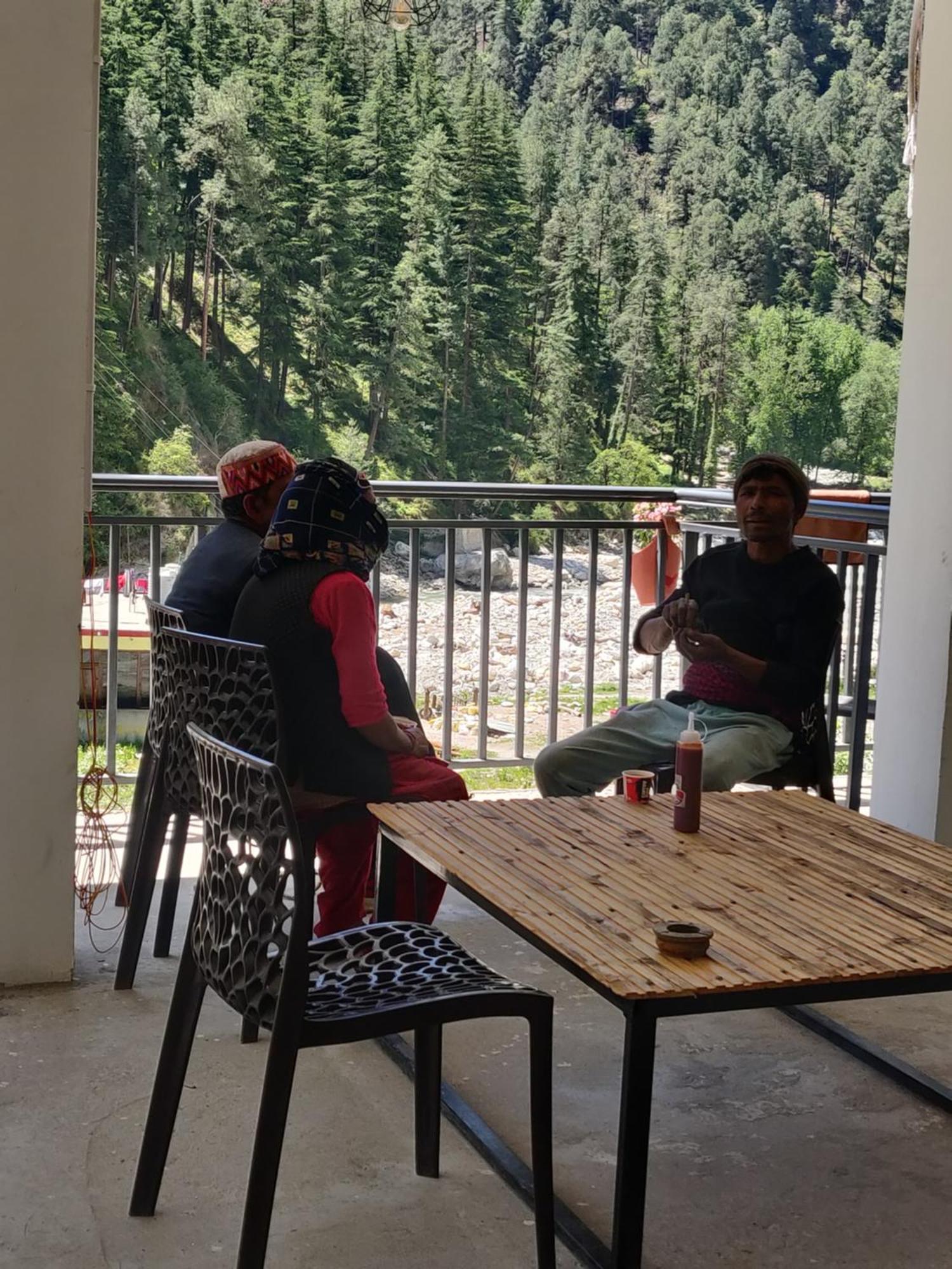 Himtrek Stays, Kasol Luaran gambar